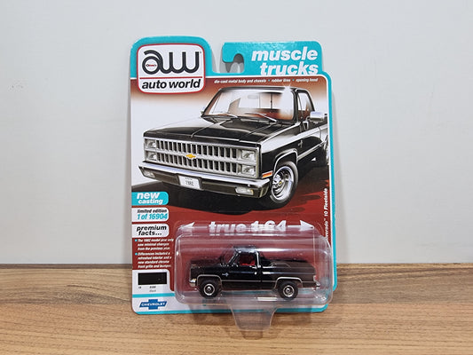 Auto World 1982 Chevy Silverado 10 Fleetside