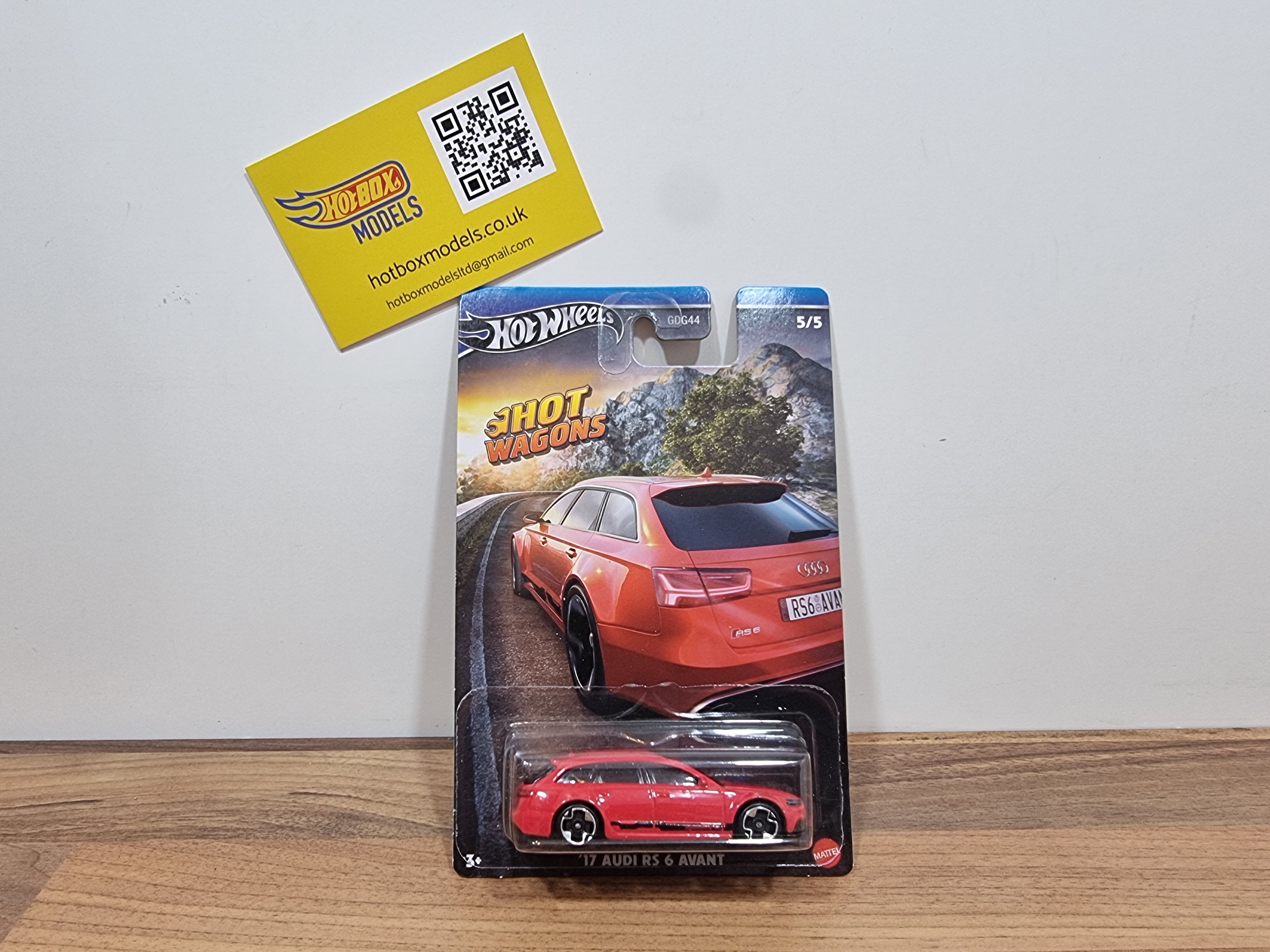 Hot Wheels 17 Audi RS6 Avant hotbox models